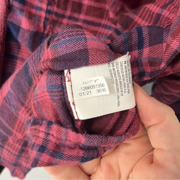 american eagle outfitters red plaid cropped hooded flannel long sleeve shirt - Picture 7 of 11